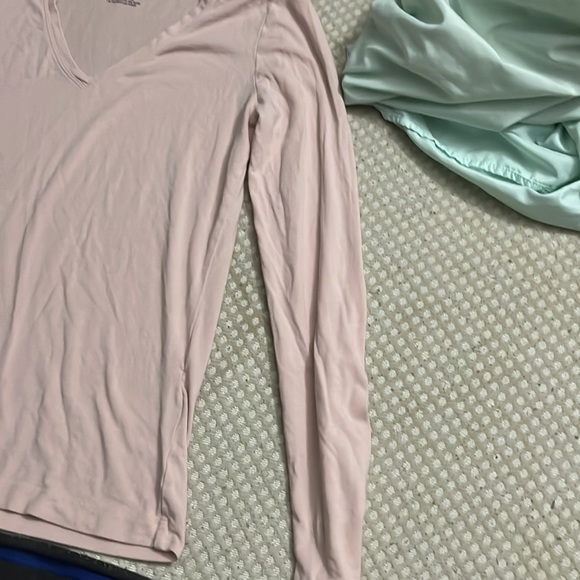 Banana Republic extra small pink timeless t - Picture 3 of 4